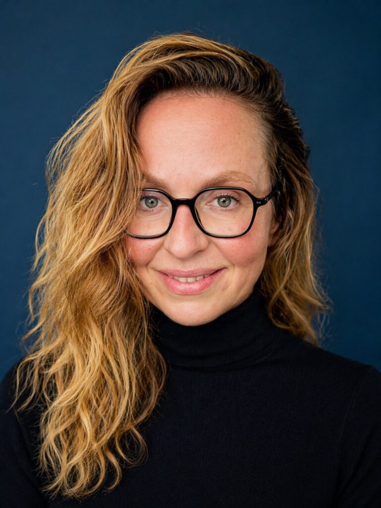 Portret van Karolina Dorenbos, advocaat en performance coach bij Flow Praktijk
